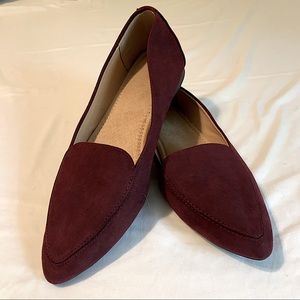 Maroon pointed, Old Navy flats, size 10!